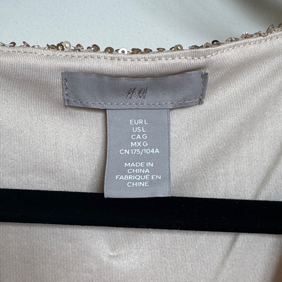 Gold sequin wrap dress - Picture 3 of 6